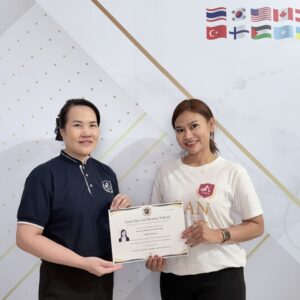 เรียนนวดหน้าที่ไหนดี โรงเรียนออร่าสปาและความงาม