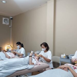 เรียนนวดหน้าที่ไหนดี โรงเรียนออร่าสปาและความงาม